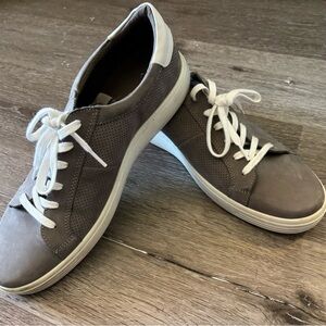 Ecco Men's Gray and White Sneakers